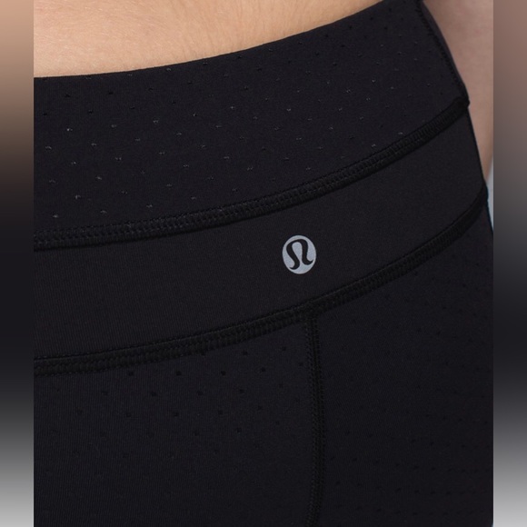 Lululemon Skinny Groove Pant *Full-On Luon
Shine Dot Black / Black Size 4 - Picture 2 of 8